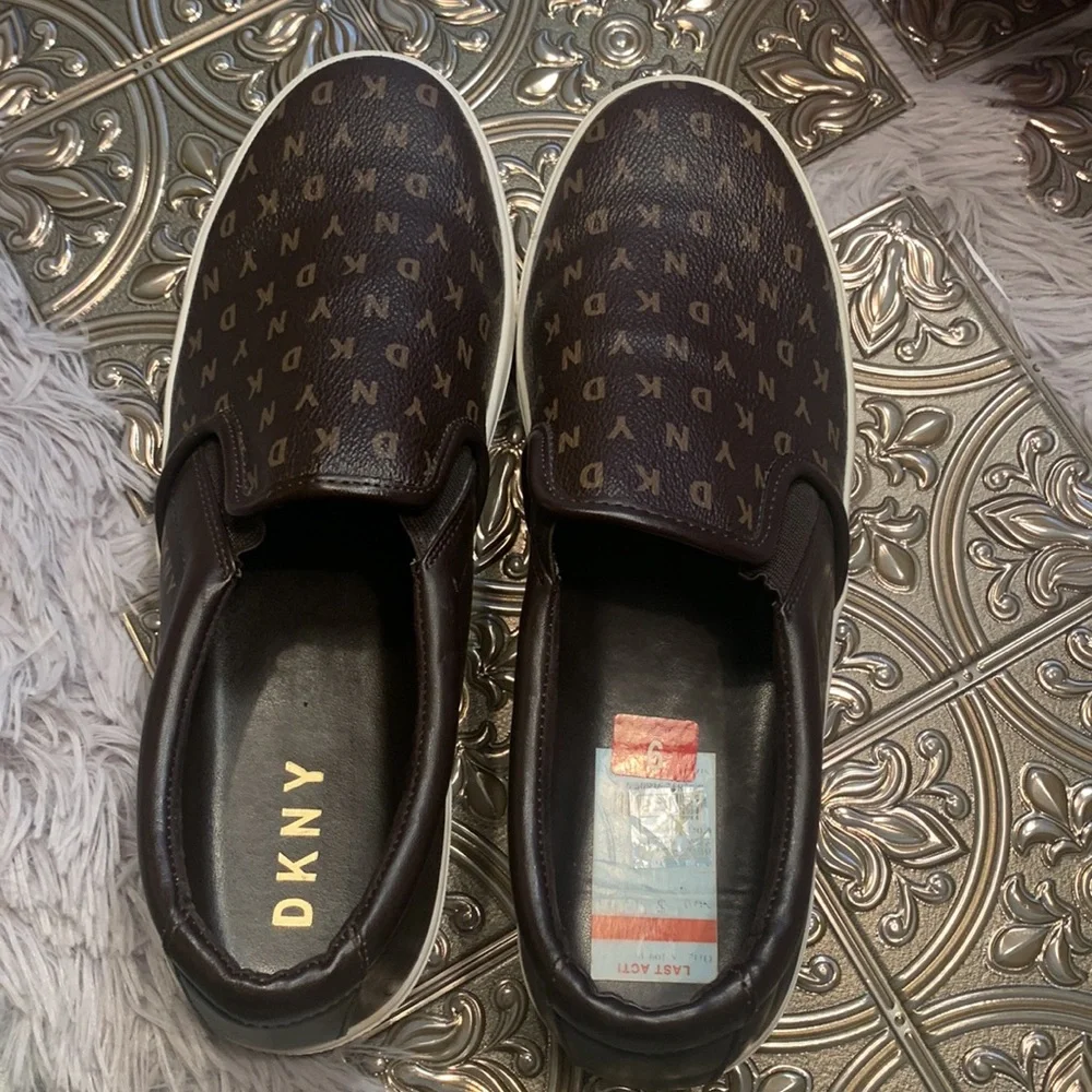 🌹DKNY • Signature Women’s Dark Brown Leather Monogram Slip-On Sneakers.• •